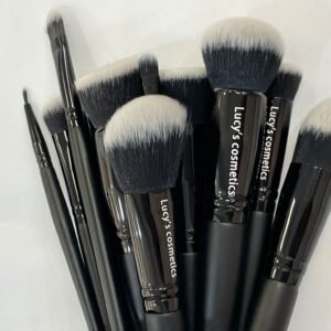 15 piece set includes various brushes