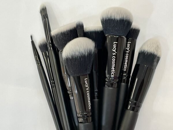 15 piece set includes various brushes